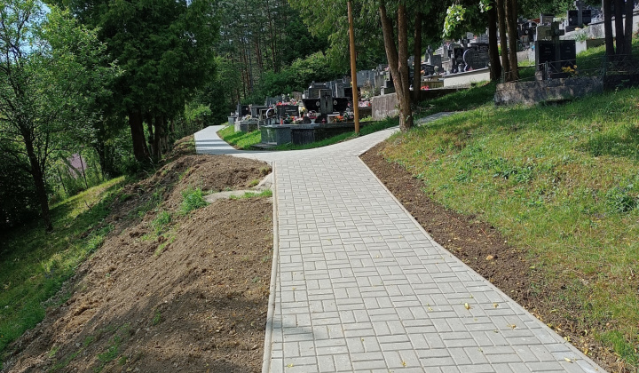 Schválené projekty / Vybudovanie chodníka na cintoríne v obci Podskalie - foto